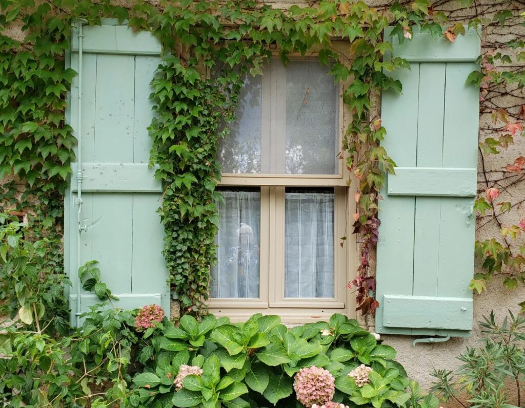 The current image has no alternative text. The file name is: vintage-french-cottage.jpg